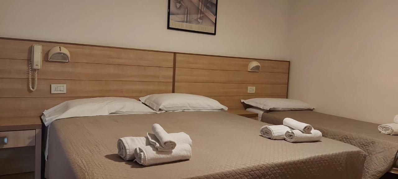 רימיני Hotel Brezza מראה חיצוני תמונה