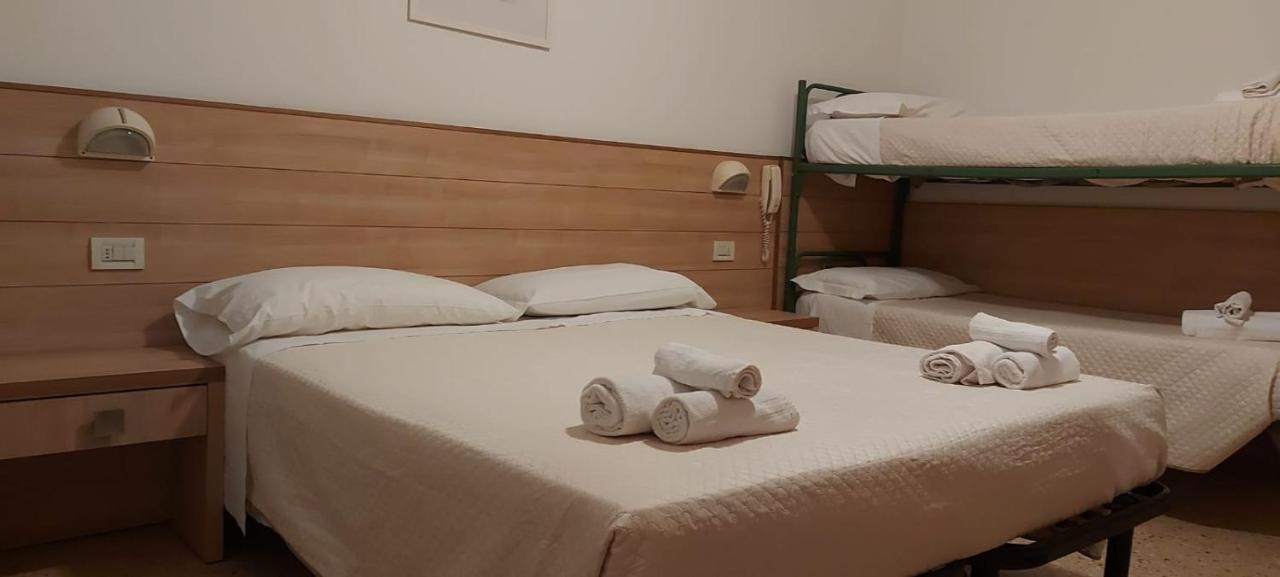 רימיני Hotel Brezza מראה חיצוני תמונה