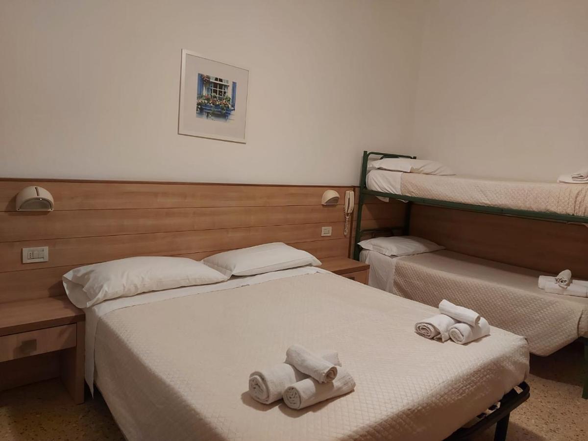 רימיני Hotel Brezza מראה חיצוני תמונה