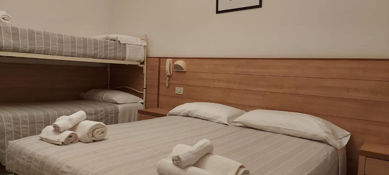 רימיני Hotel Brezza מראה חיצוני תמונה