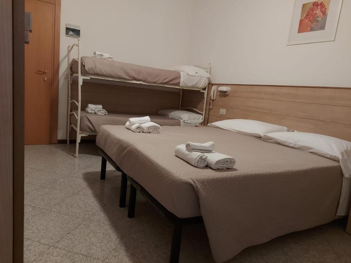 רימיני Hotel Brezza מראה חיצוני תמונה