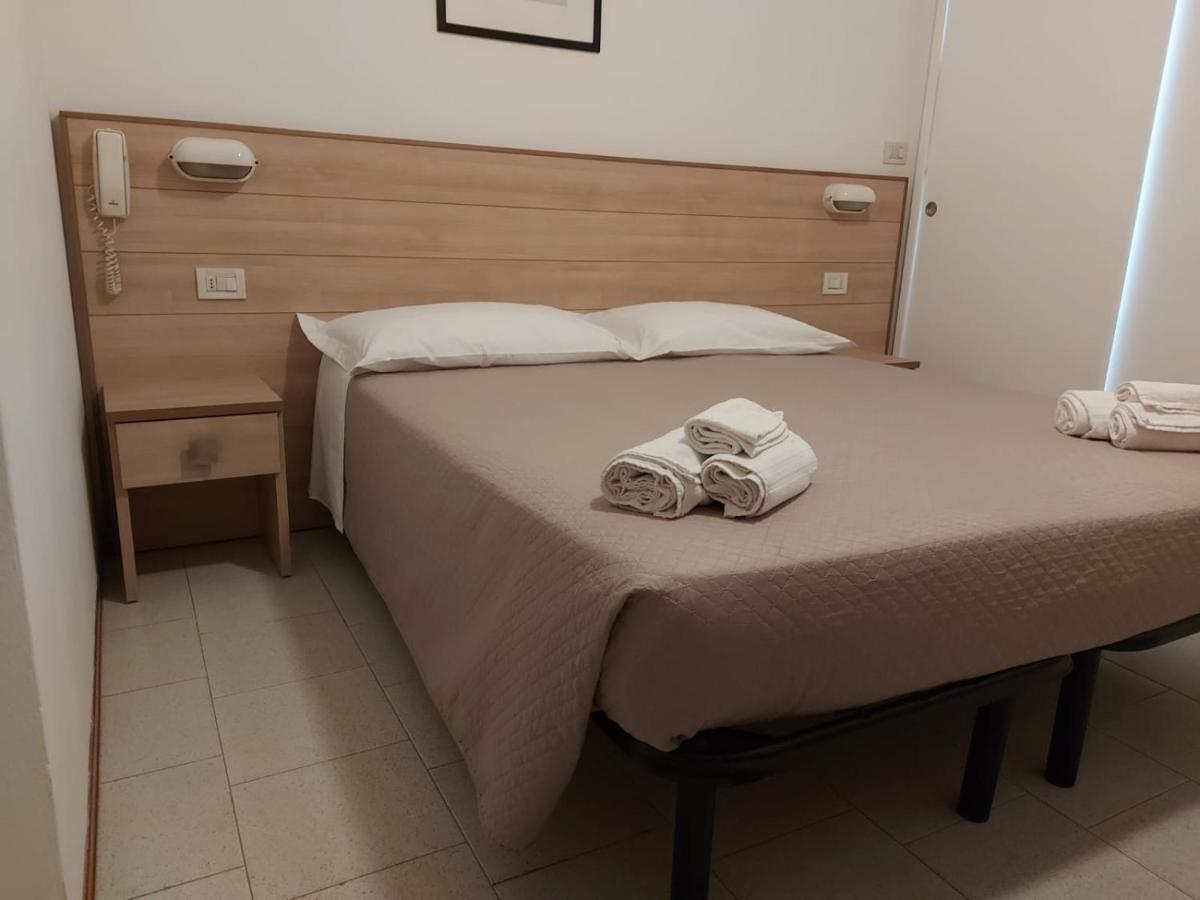 רימיני Hotel Brezza מראה חיצוני תמונה