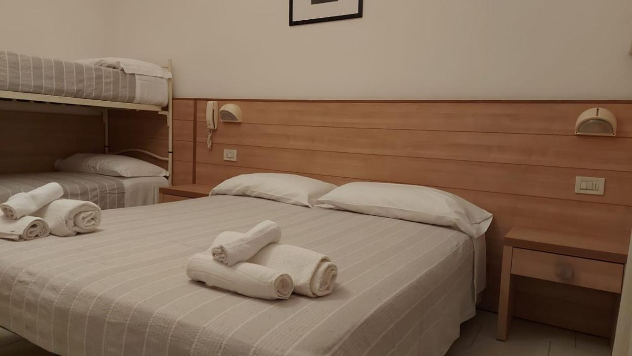 רימיני Hotel Brezza מראה חיצוני תמונה