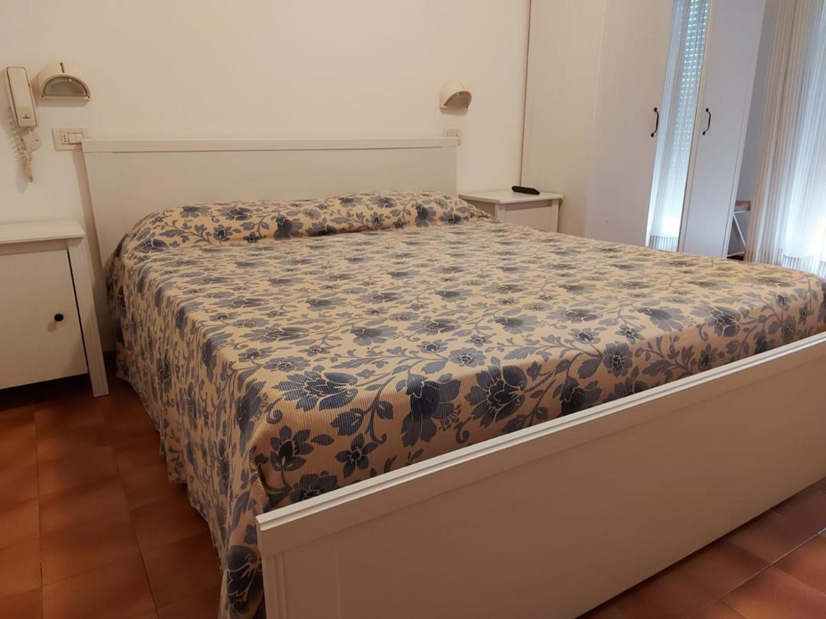 רימיני Hotel Brezza מראה חיצוני תמונה