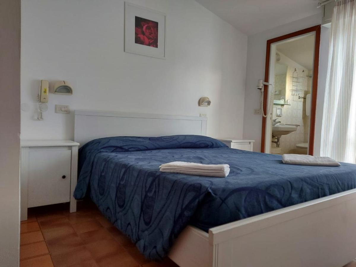 רימיני Hotel Brezza מראה חיצוני תמונה