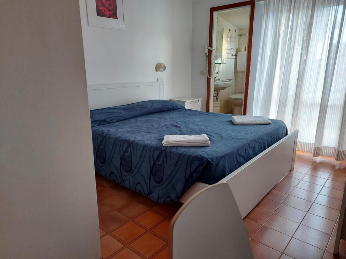 רימיני Hotel Brezza מראה חיצוני תמונה