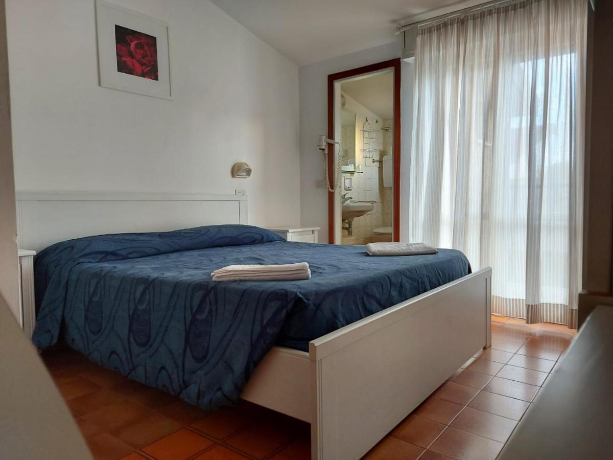 רימיני Hotel Brezza מראה חיצוני תמונה
