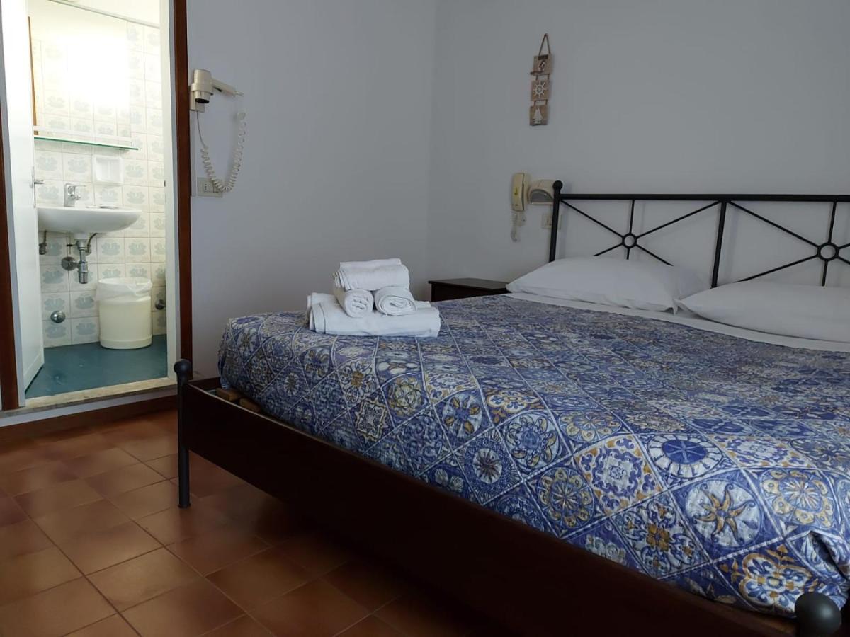 רימיני Hotel Brezza מראה חיצוני תמונה