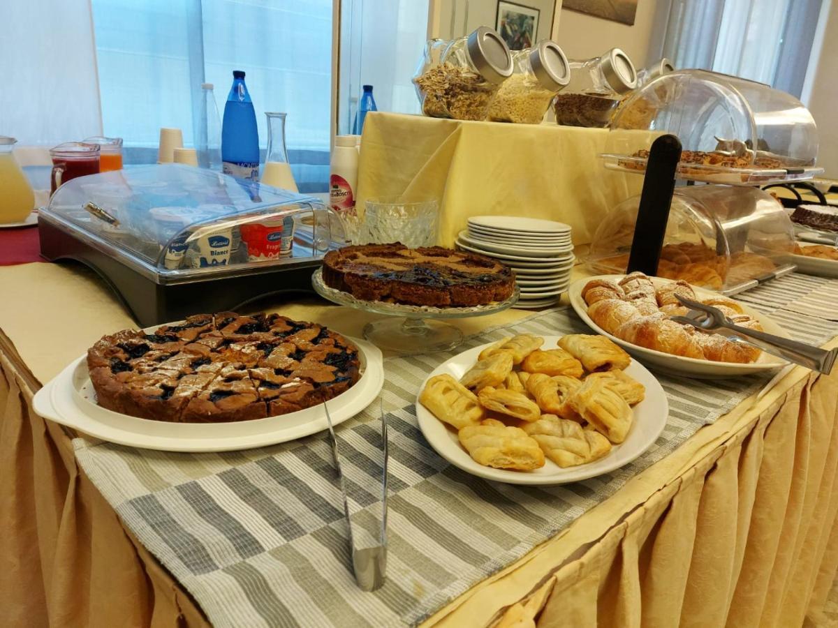 רימיני Hotel Brezza מראה חיצוני תמונה