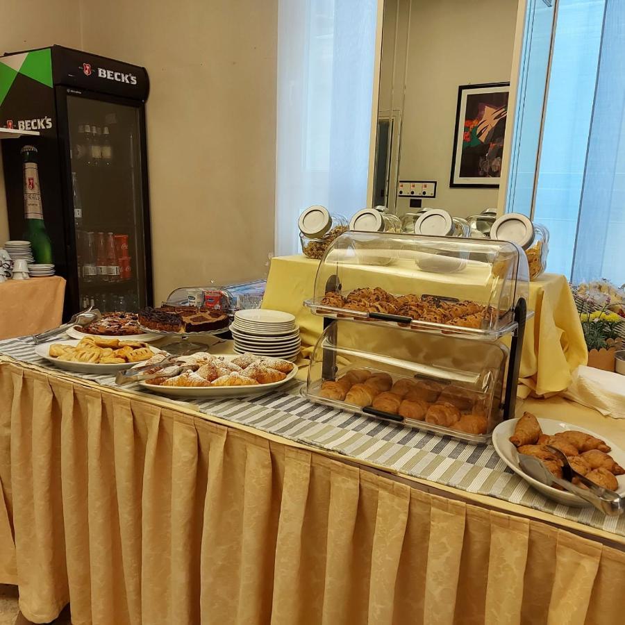 רימיני Hotel Brezza מראה חיצוני תמונה