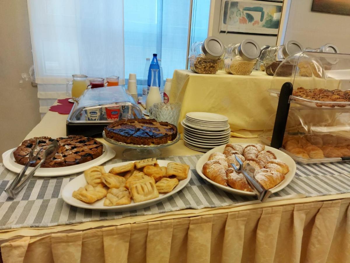 רימיני Hotel Brezza מראה חיצוני תמונה