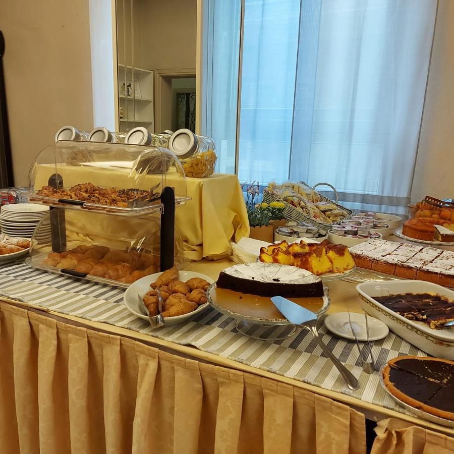 רימיני Hotel Brezza מראה חיצוני תמונה