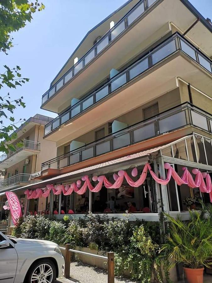 רימיני Hotel Brezza מראה חיצוני תמונה