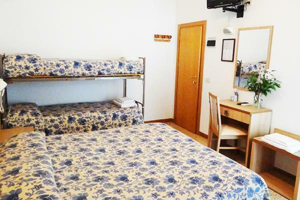 רימיני Hotel Brezza מראה חיצוני תמונה